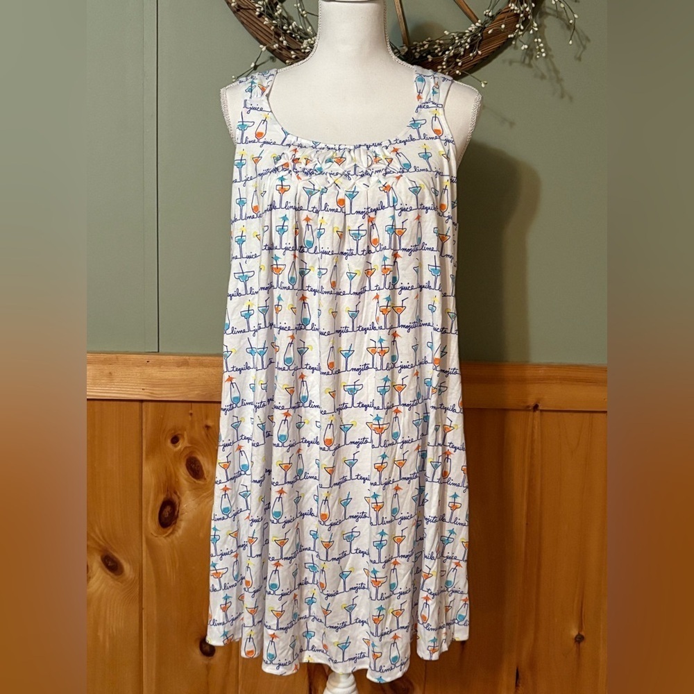 HUE NWT Women's Cocktail Print Nightgown size Medium